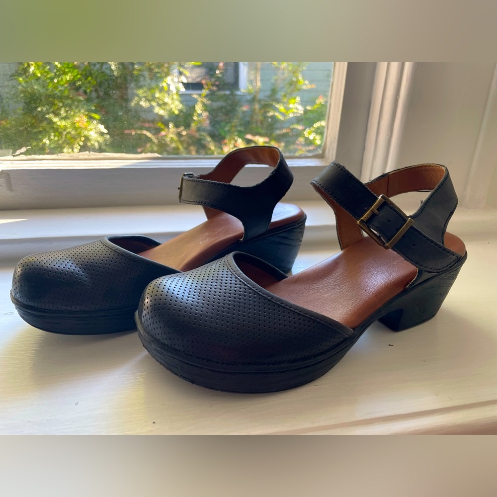 B.O.C. By Born Stone perforated Clogs size 9